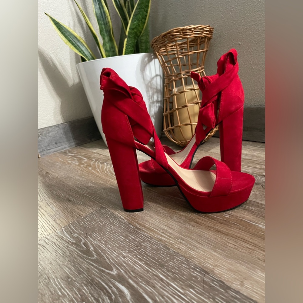 Red platform heels - Picture 4 of 6
